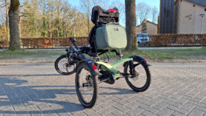 Hase kettwiesel met tas bagage